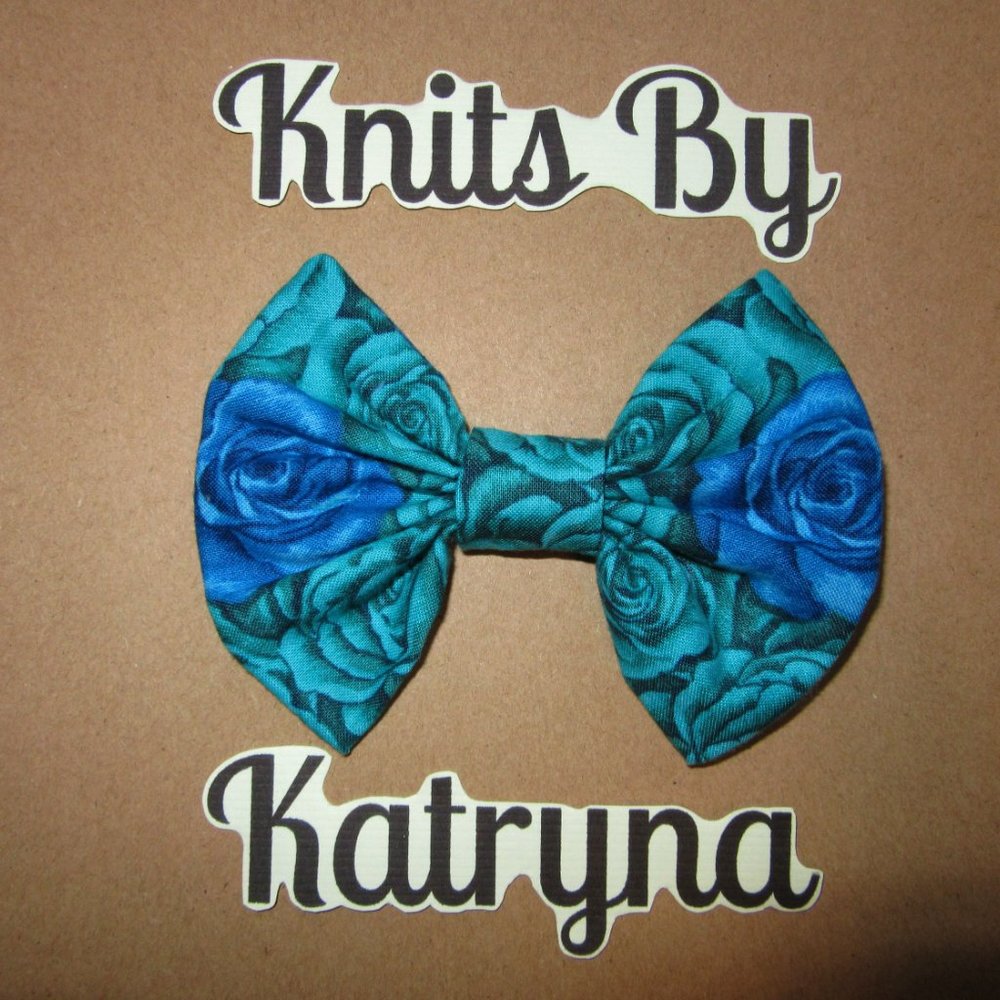 Blue Roses Fabric Hair Bow - Picture 3 of 4